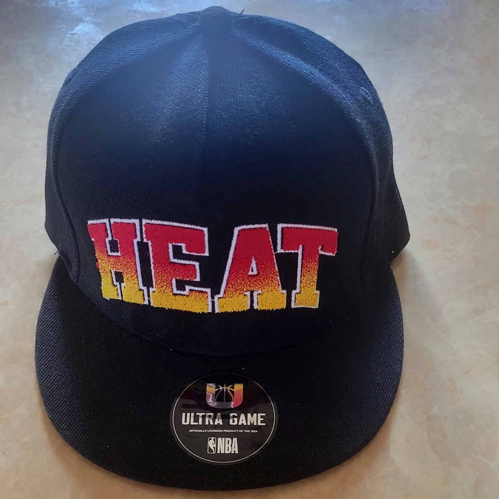 Ultra Game NBA Miami Heat Black Cap